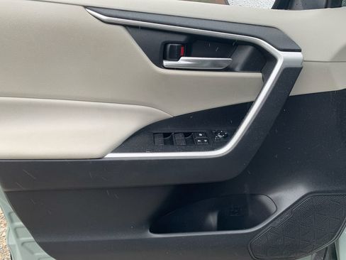 Used 2021 Toyota RAV4 XLE w/ Convenience Package AWD/4WD image 10