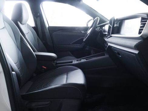 New 2026 Volkswagen Tiguan SE R-Line FWD image 13