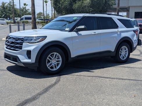 New 2026 Ford Explorer Active RWD image 5