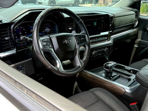 Used 2023 Chevrolet Silverado 1500 RST AWD/4WD image 15