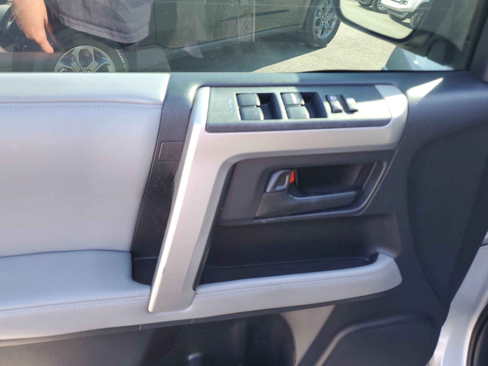 Used 2010 Toyota 4Runner SR5 AWD/4WD image 19
