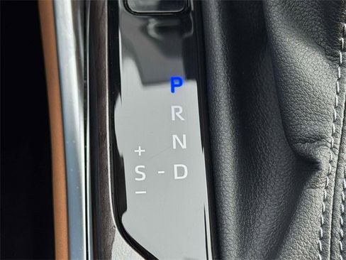 Used 2025 Toyota Highlander Platinum image 31