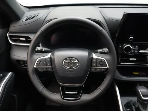Certified 2025 Toyota Highlander XSE image 23