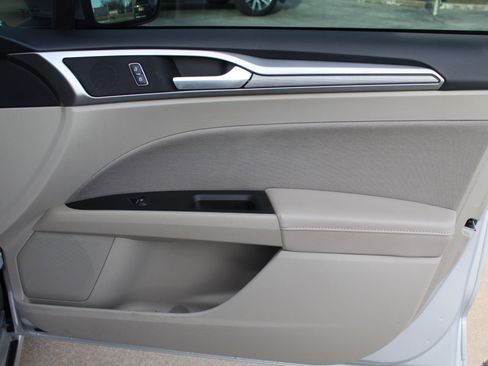 Used 2019 Ford Fusion SE image 19