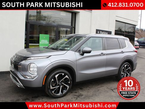 Used 2022 Mitsubishi Outlander SE image 2