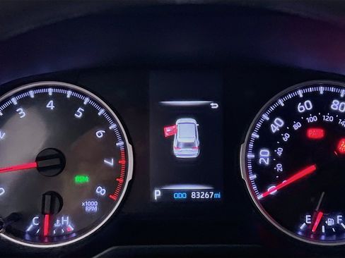 Used 2019 Toyota RAV4 XLE w/ Convenience Package FWD image 22