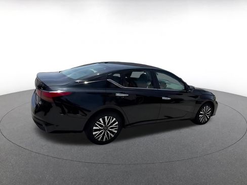 Used 2025 Nissan Altima 2.5 SV FWD image 12