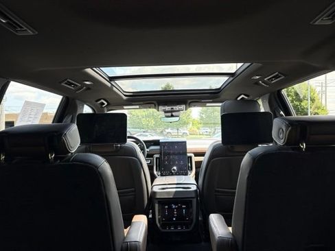 Used 2025 GMC Yukon Denali Ultimate w/ LPO, Floor Liner Package AWD/4WD image 10