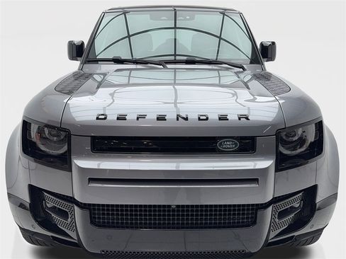 Used 2024 Land Rover Defender 110 X-Dynamic SE image 4