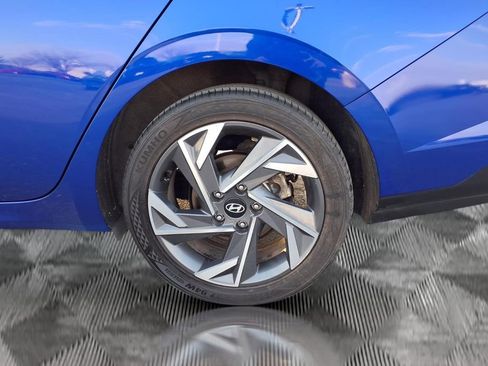 Used 2025 Hyundai Elantra SEL FWD image 21