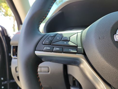 Certified 2025 Nissan Sentra SR FWD image 23