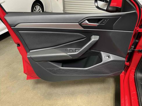 Used 2020 Volkswagen Jetta SE image 63