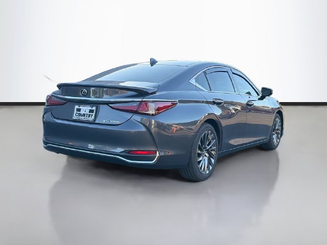 Used 2025 Lexus ES 300h Ultra Luxury w/ Accessory Package (Z2) FWD image 7