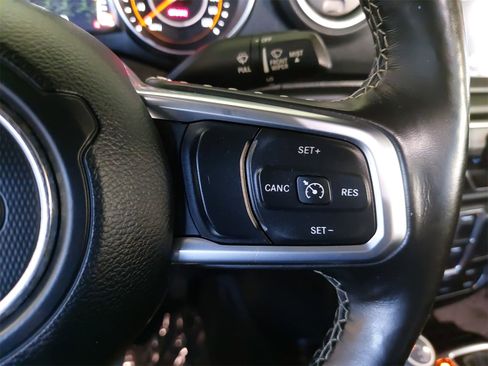 Used 2020 Jeep Gladiator Overland image 19