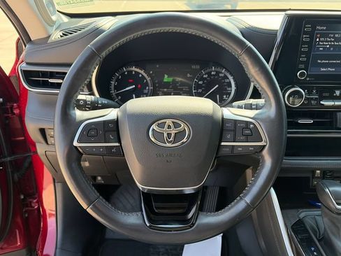 Used 2021 Toyota Highlander Limited FWD image 19