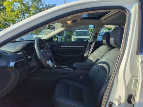 Used 2024 Nissan Altima 2.0 SR FWD image 17