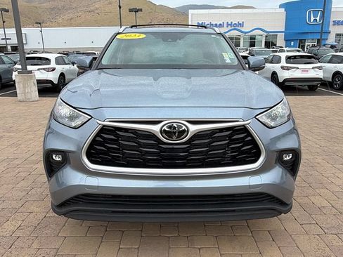 Used 2023 Toyota Highlander XLE AWD/4WD image 8
