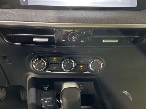 Used 2025 Nissan Kicks SV image 19