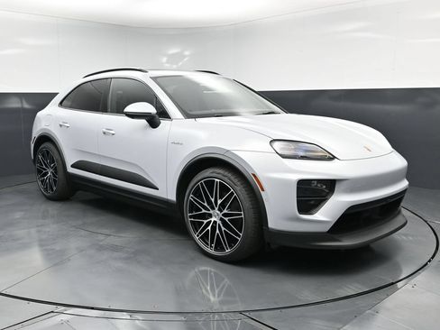 New 2026 Porsche Macan 4 Electric AWD/4WD image 11