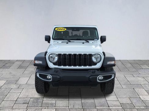 Used 2025 Jeep Gladiator Sport AWD/4WD image 2