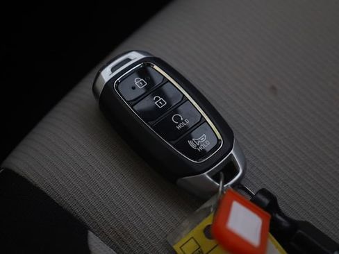 Used 2025 Hyundai Venue SEL FWD image 24