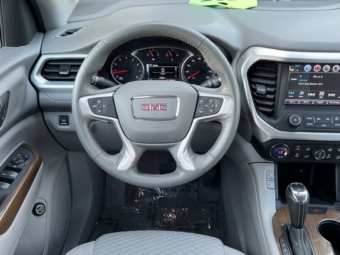 Used 2018 GMC Acadia SLE image 11