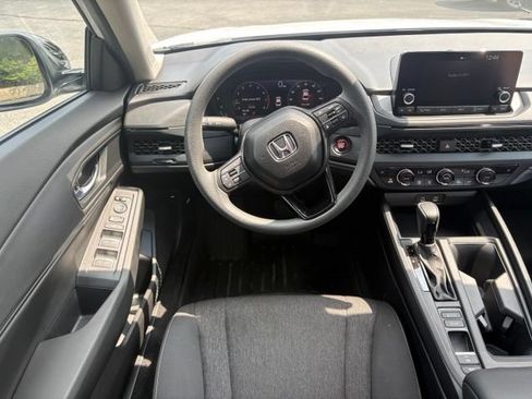 Used 2025 Honda Accord SE image 17
