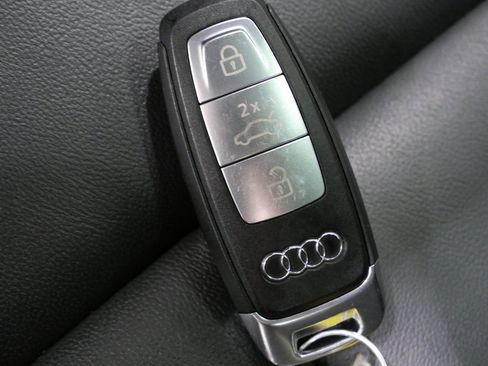 Used 2022 Audi Q4 e-tron Premium Plus image 31