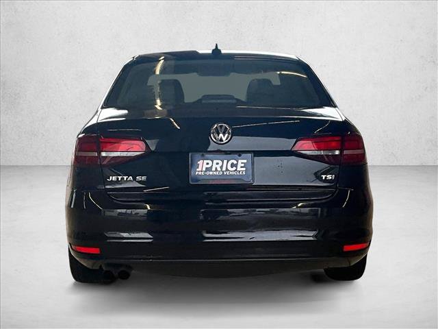 Used 2017 Volkswagen Jetta SE FWD image 4