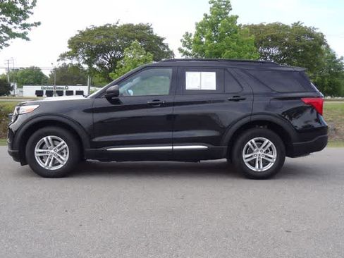 Used 2024 Ford Explorer XLT w/ Equipment Group 202A AWD/4WD image 2