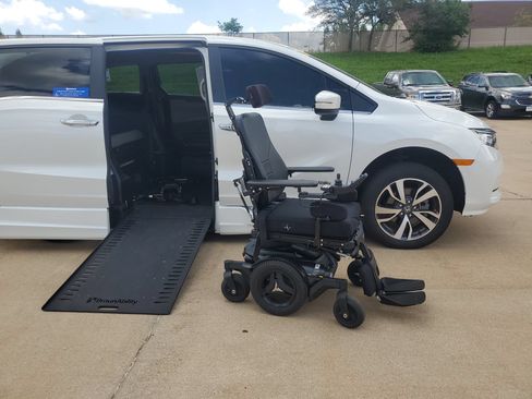 Used 2023 Honda Odyssey Touring image 43