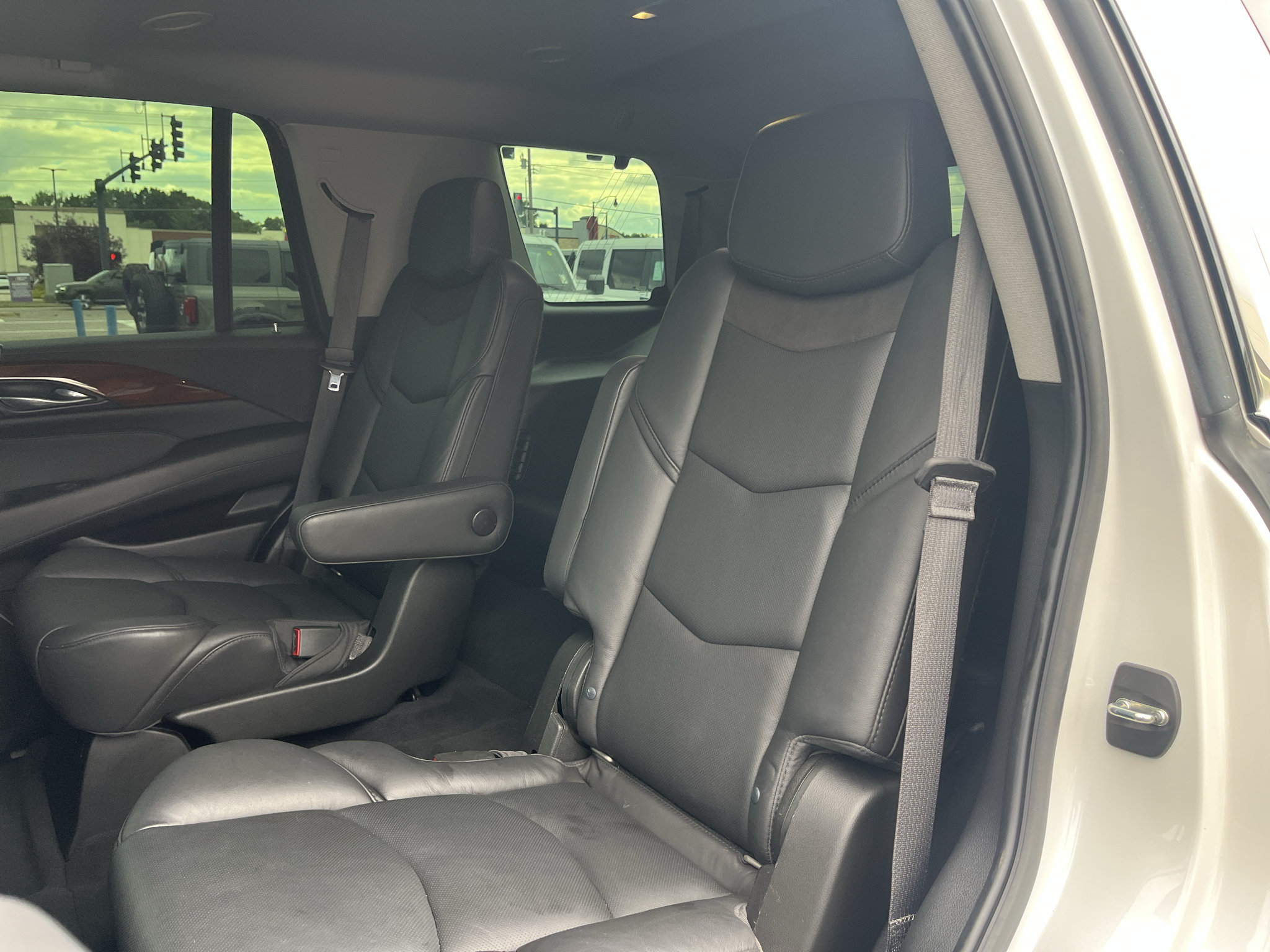 Used 2018 Cadillac Escalade Premium Luxury AWD/4WD image 24