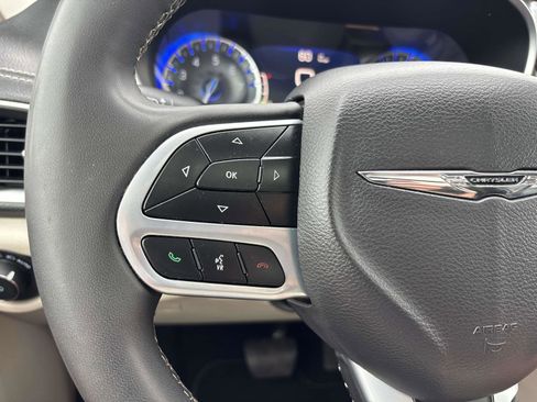 Used 2023 Chrysler Pacifica Limited image 22
