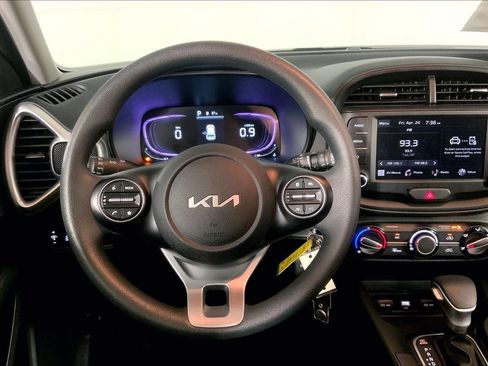 Used 2025 Kia Soul LX FWD image 8