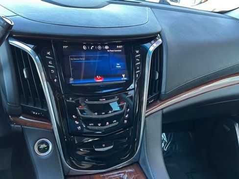Used 2015 Cadillac Escalade ESV Premium RWD image 21