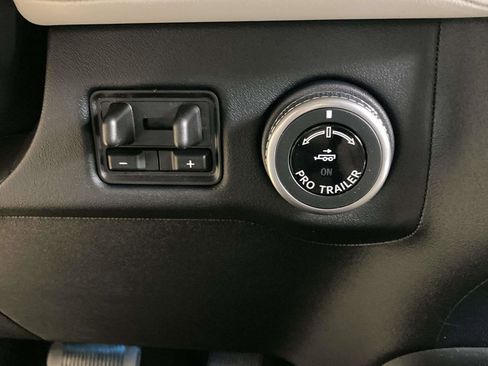 New 2026 Lincoln Navigator Premiere AWD/4WD image 36