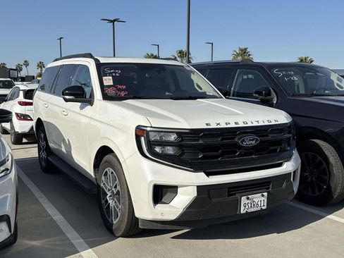 Used 2025 Ford Expedition Active image 9