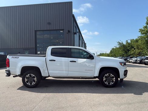Used 2021 Chevrolet Colorado Z71 AWD/4WD image 2