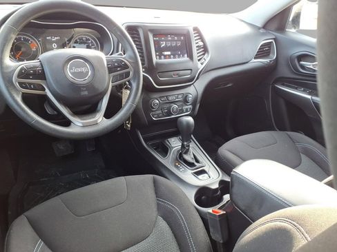 Used 2019 Jeep Cherokee Latitude w/ Popular Appearance Group image 4