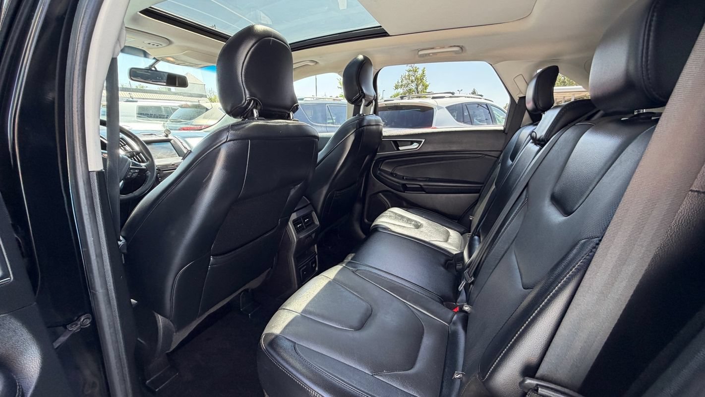Used 2018 Ford Edge Titanium w/ Equipment Group 301A AWD/4WD image 10