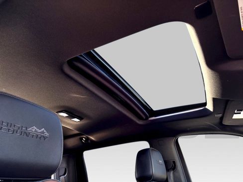 Used 2022 Chevrolet Silverado 1500 High Country image 12