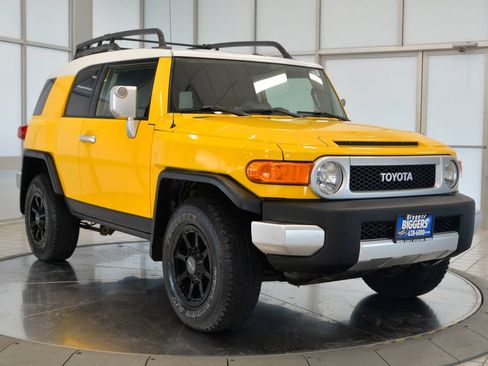 Used 2007 Toyota FJ Cruiser 4WD w/ Upgrade Pkg 2 image 2