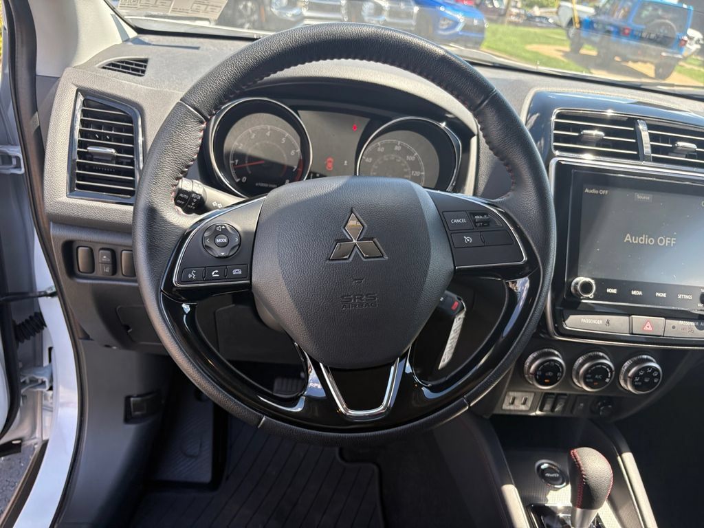 Used 2025 Mitsubishi Outlander Sport LE AWD/4WD image 15