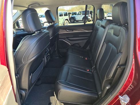 Used 2022 Jeep Grand Cherokee Limited w/ Trailer Tow Prep Group (B) AWD/4WD image 13