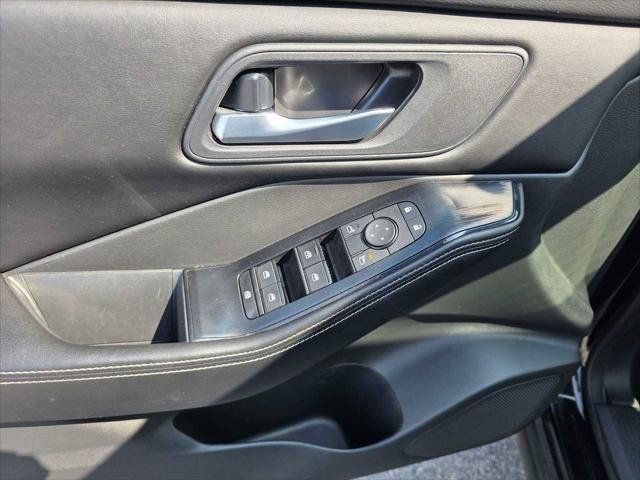 Used 2025 Nissan Rogue SV AWD/4WD image 21