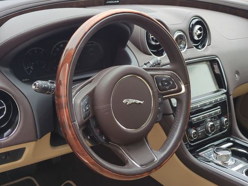 Used 2019 Jaguar XJ R-Sport AWD/4WD image 17
