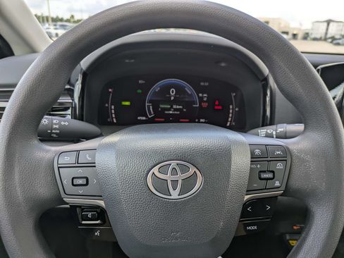 Used 2025 Toyota Camry LE FWD image 29