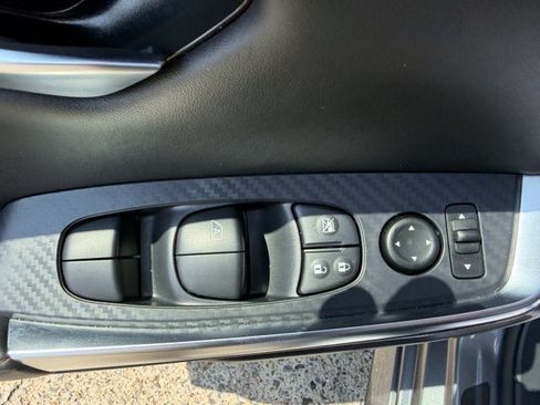 Used 2025 Nissan Sentra SR FWD image 13