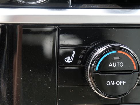 Used 2023 Nissan Pathfinder SL AWD/4WD image 25