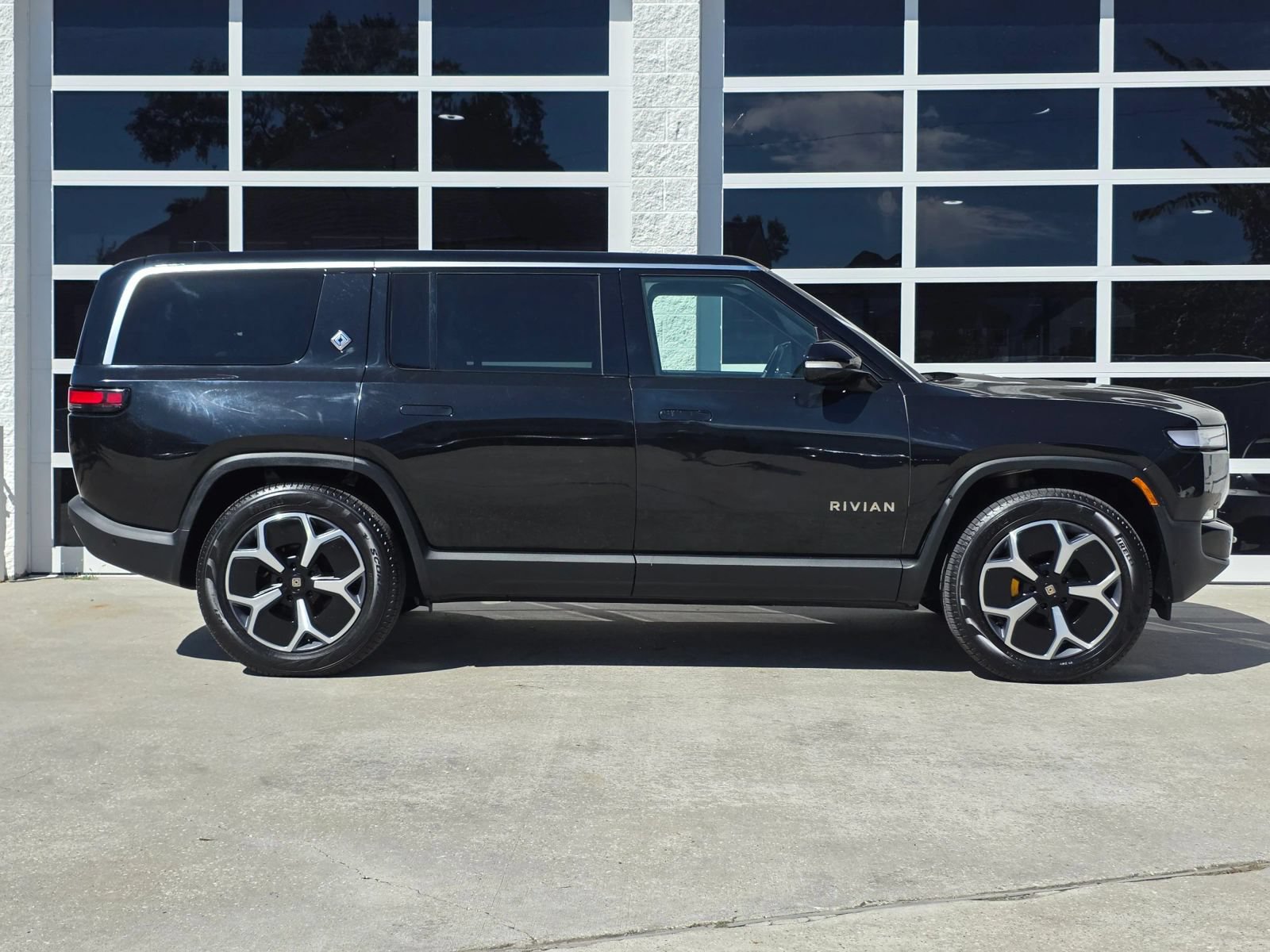 Used 2024 Rivian R1S Adventure Quad AWD/4WD image 3